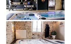 Au domaine des anges Gites avec Jacuzzi privatif dans la chambre